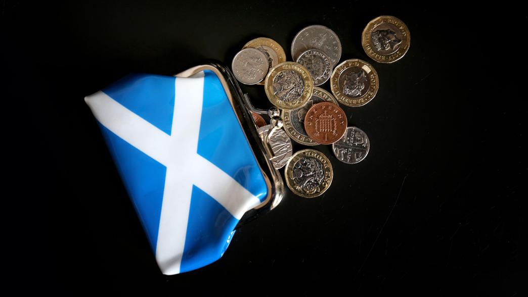 Money and a Scottish purse