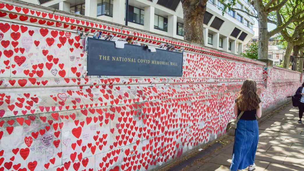 The National Covid Memorial Wall. On the wall are red and pink hearts to commemorate the victims of the Covid-19 pandemic.