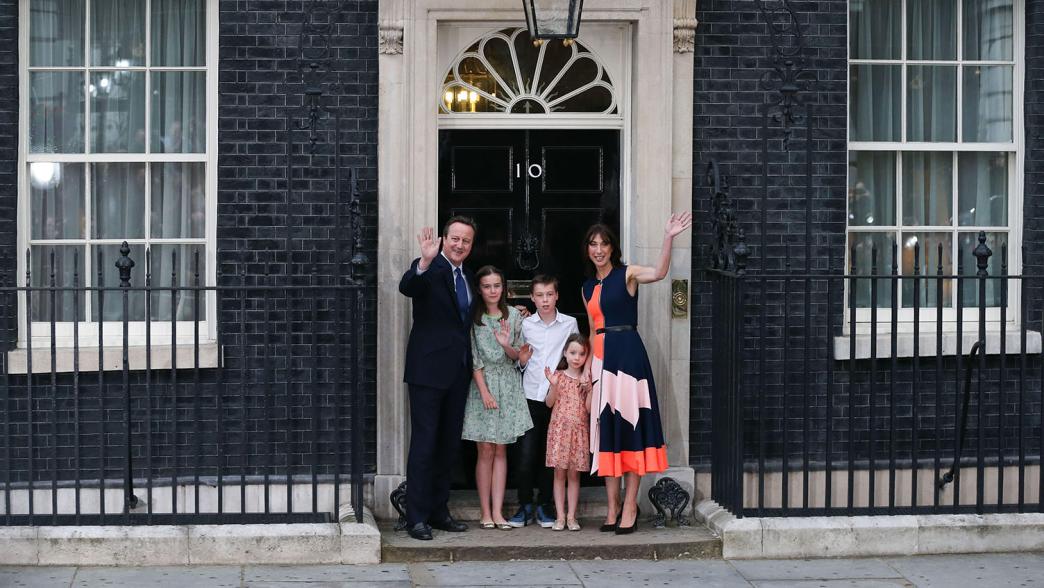 David Cameron and his family members pose for a photo before leaving 10 Downing Street