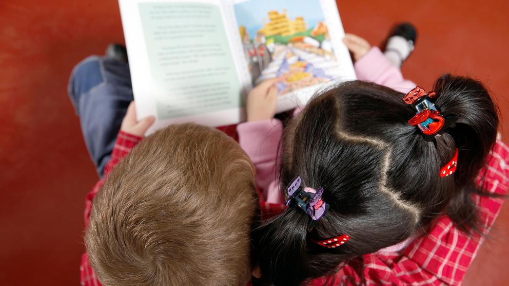 Kids reading