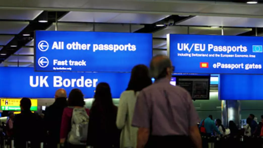 UK Border Control passport check queues 2019