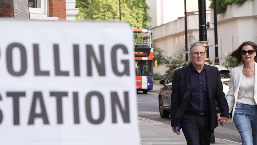Keir Starmer and his wife walking to the polling station.