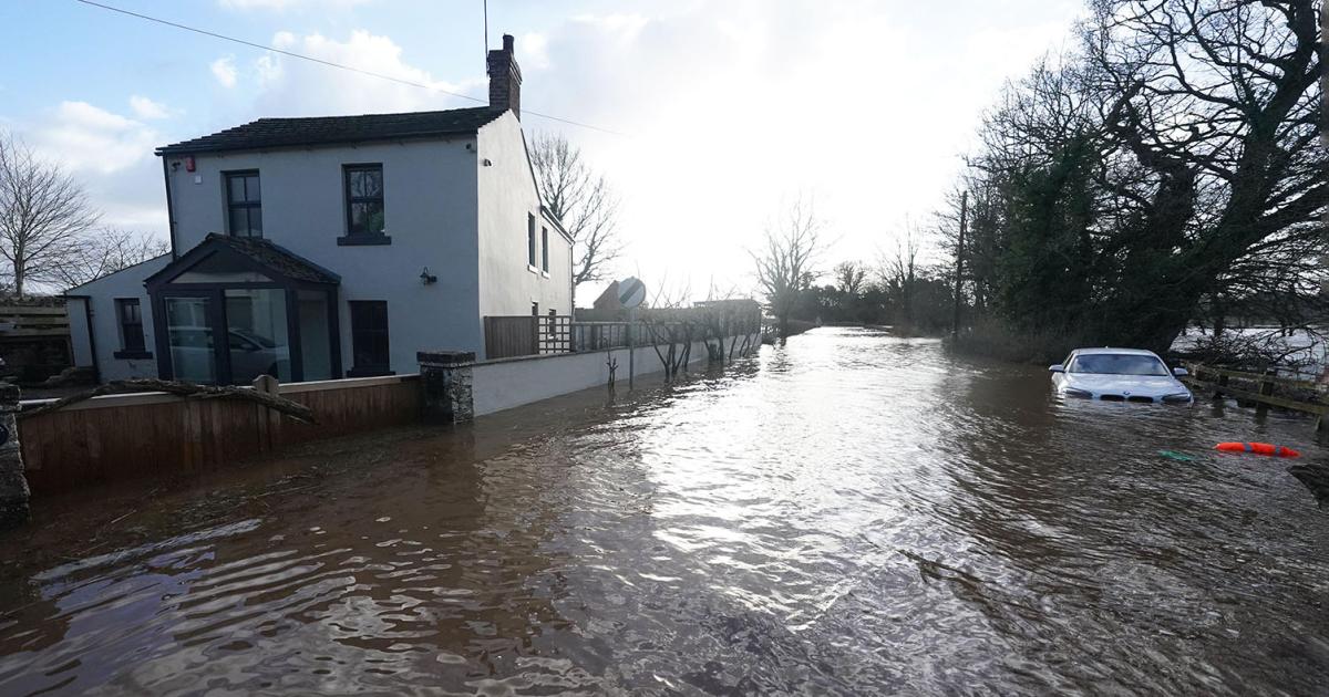 flood-cumbria-2WDT5N0-1504x846px.jpg